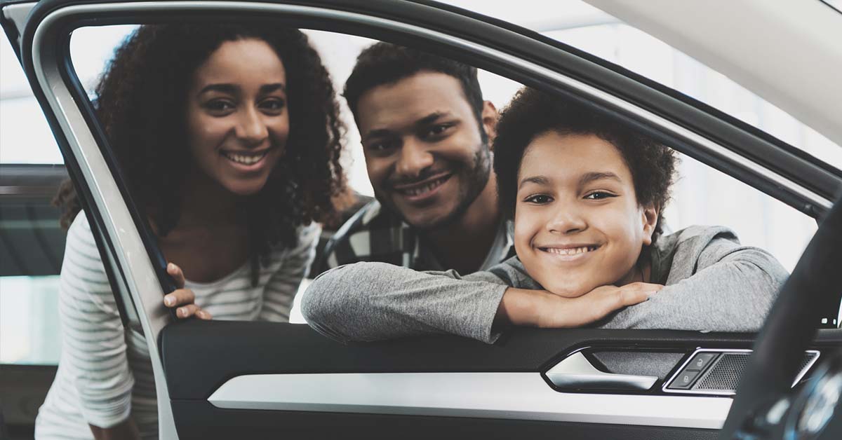 Image-of-a-family-outside-of-their-new-car
