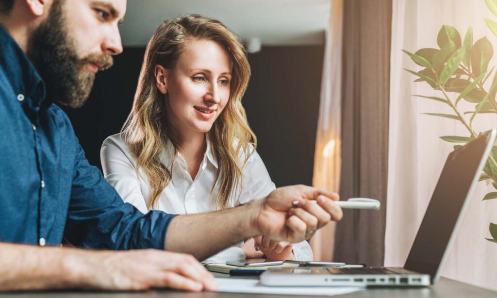 Image-of-a-man-and-woman-looking-at-data-on-a-computer